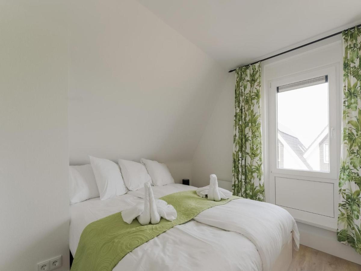 Peaceful Villa On The Water In 스타보렌 외부 사진