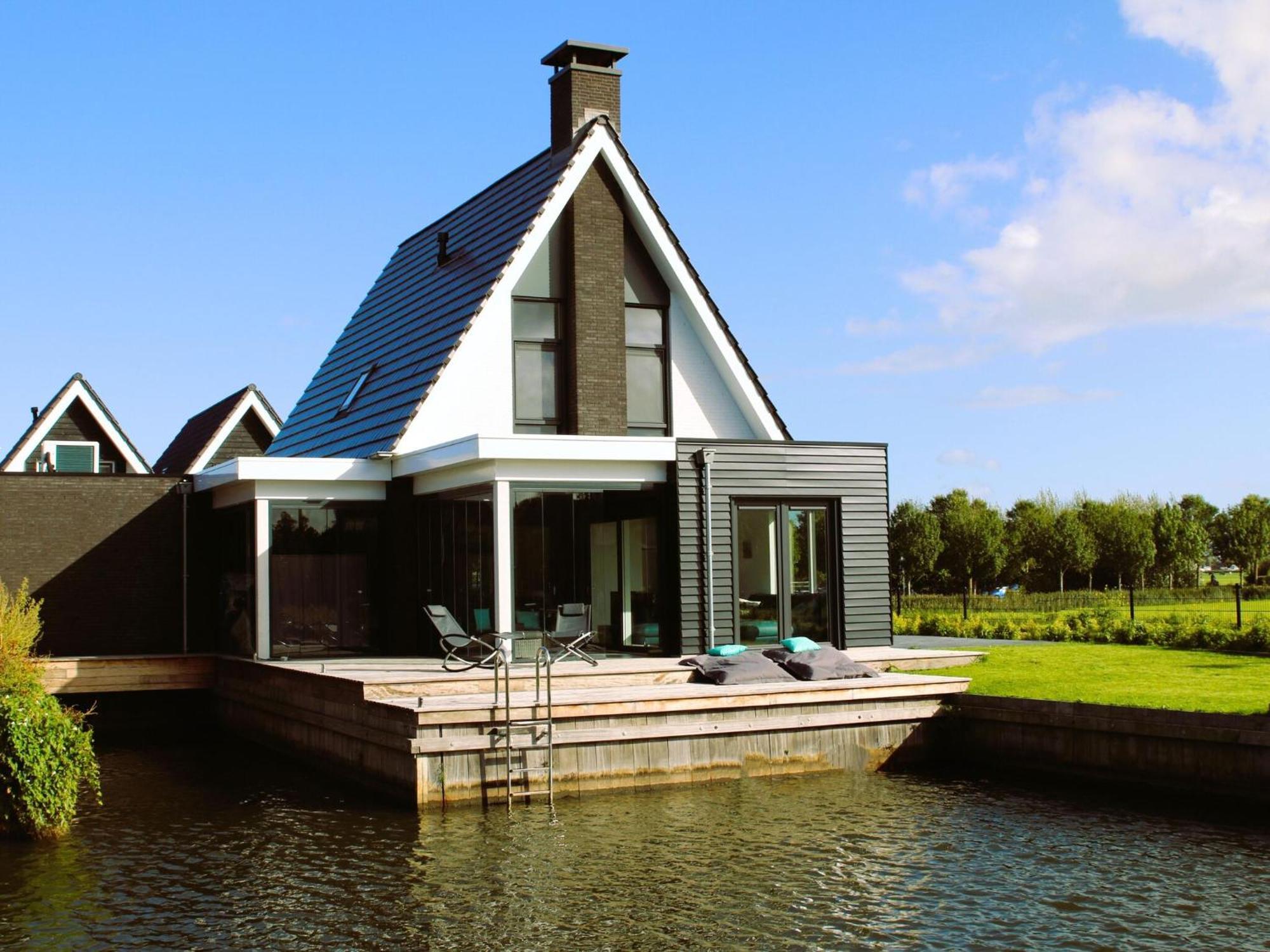 Peaceful Villa On The Water In 스타보렌 외부 사진