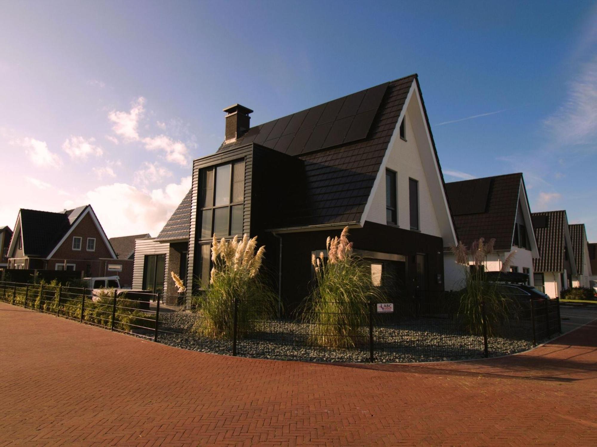 Peaceful Villa On The Water In 스타보렌 외부 사진