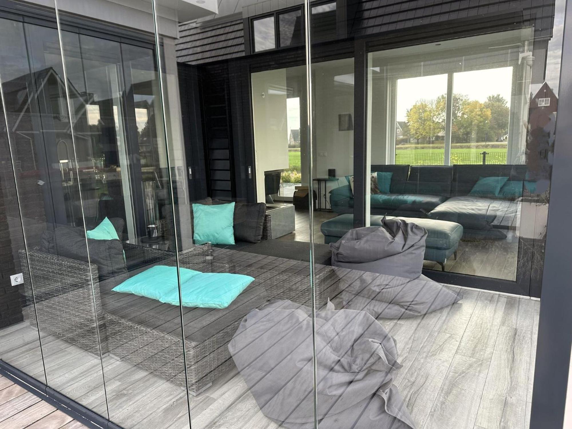 Peaceful Villa On The Water In 스타보렌 외부 사진